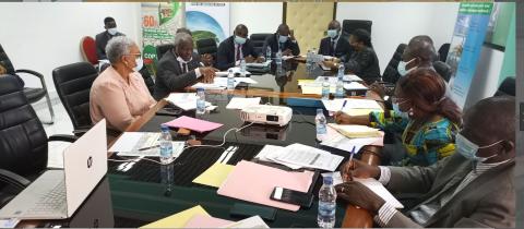 Photo d'ensemble des participants aux échanges entre l'ANDE et la CGECI