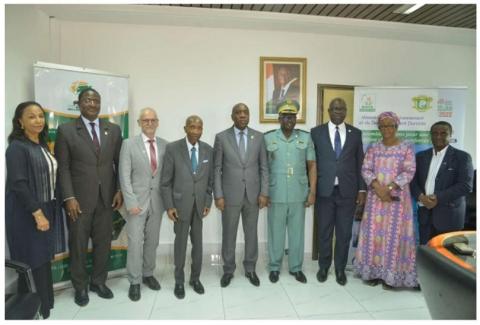 Photo d'ensemble des participants à la signature de la convention pour une subvention de plus d’un milliard FCFA octroyé à l’OIPR par la FPRCI