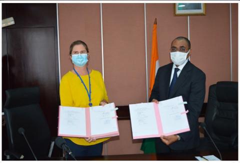 Photo de la signature de l'accord entre la banque mondiale et le secteur agro-alimentaire